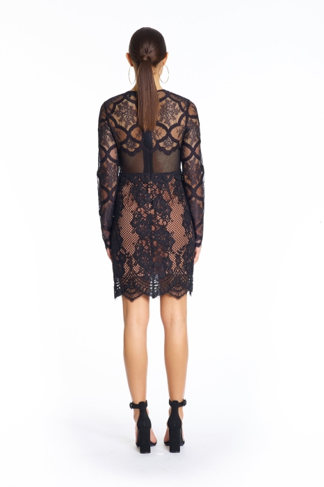 Rochie din dantelă cu căptușeală de culoare a corpului